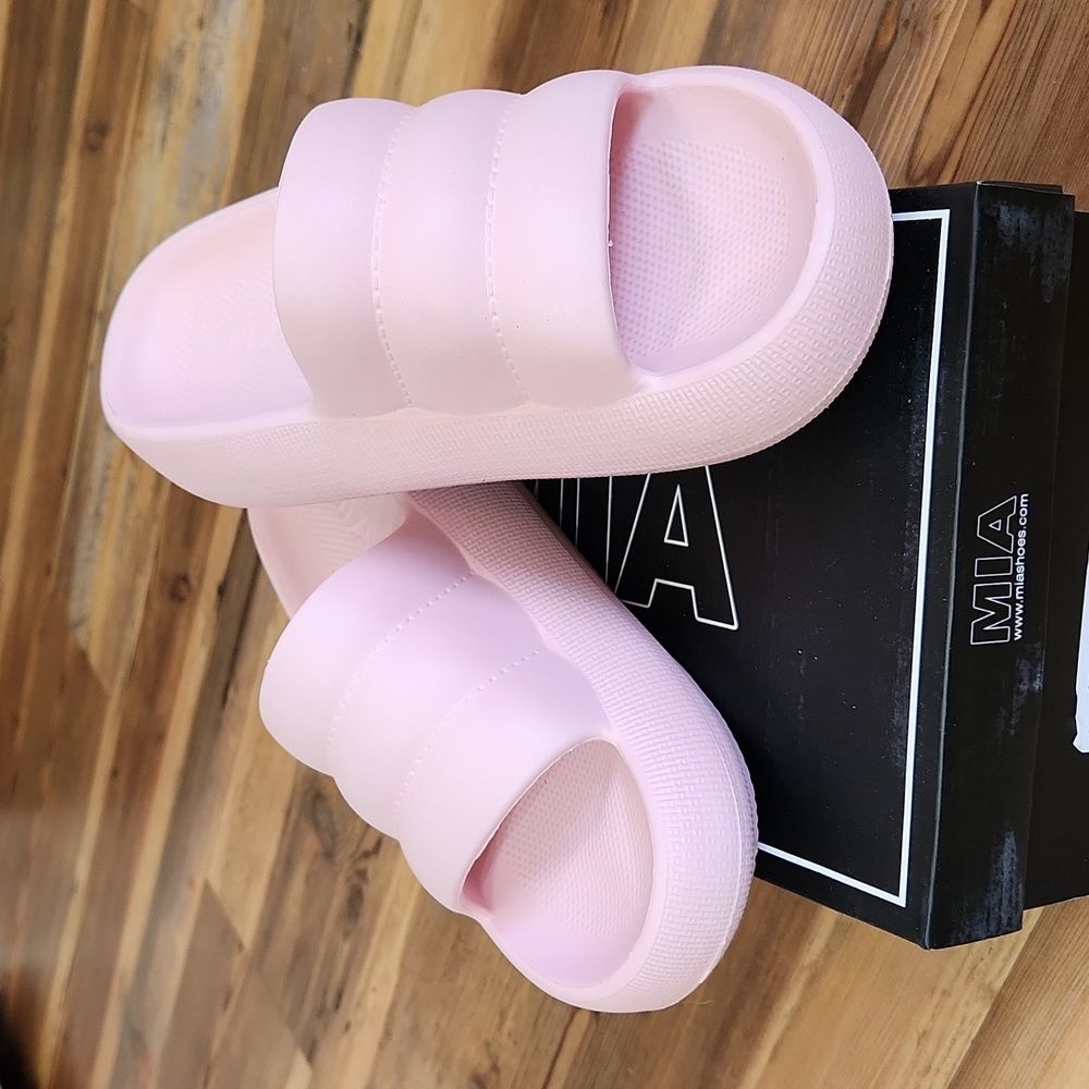 MIA, size 7M, pink